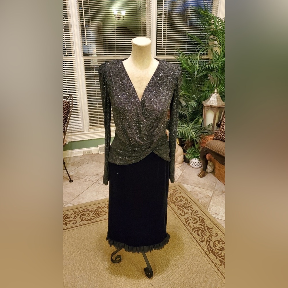 Vintage Cachet wrap front Black sparkly metallic long sleeve midi dress. Sz. M